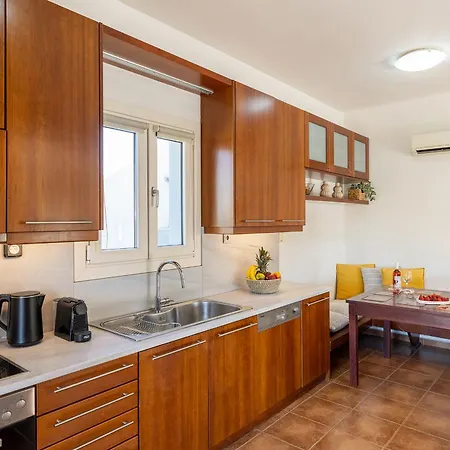 Maria Syros Posidhonía